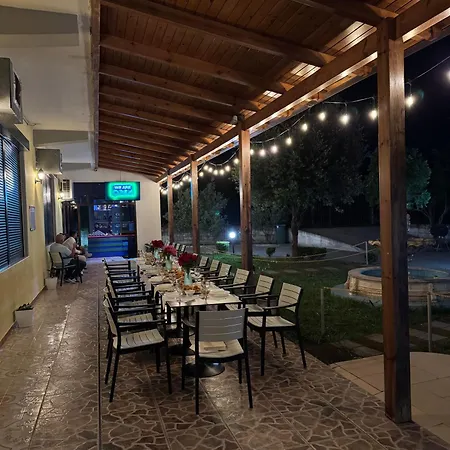 Bar & Amaxhe Hotel
