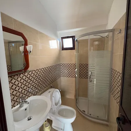 Bar & Amaxhe 2* Дуррес