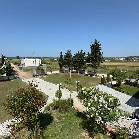 Отель Bar & Amaxhe 2*