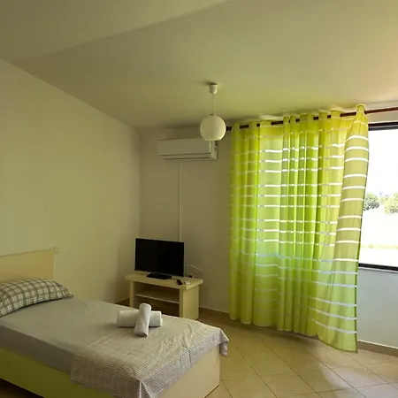 Bar & Amaxhe Hotel 2*