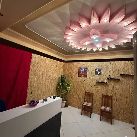 Bar & Amaxhe Отель Дуррес